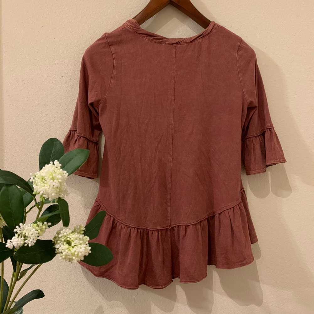 🌻 3/$25 🌻 Flowy Altar’d State Top 🌿 - Picture 3 of 4